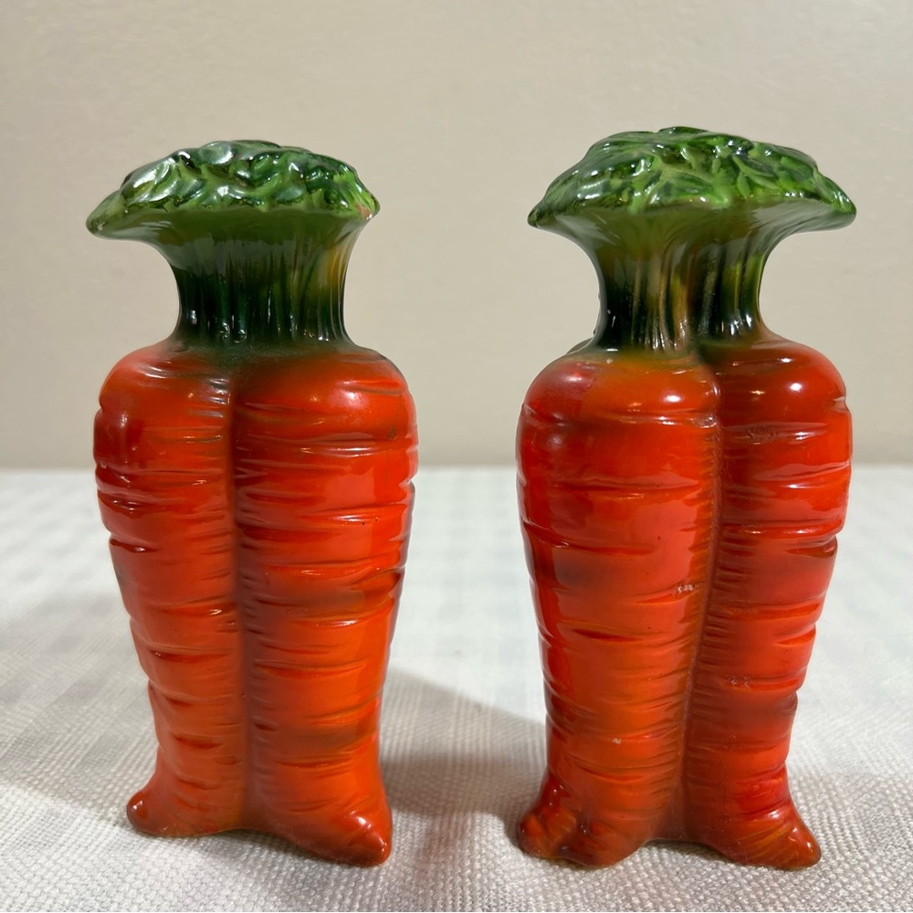 Vintage Made in Japan Large 6” Carrot Bunch Salt & Pepper Shakers Retro Kitsch